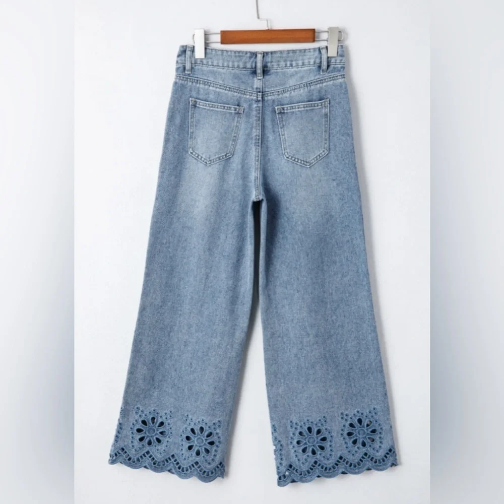 Women's Cropped Wide-Leg Jeans with Eyelet Hem - Picture 7 of 9